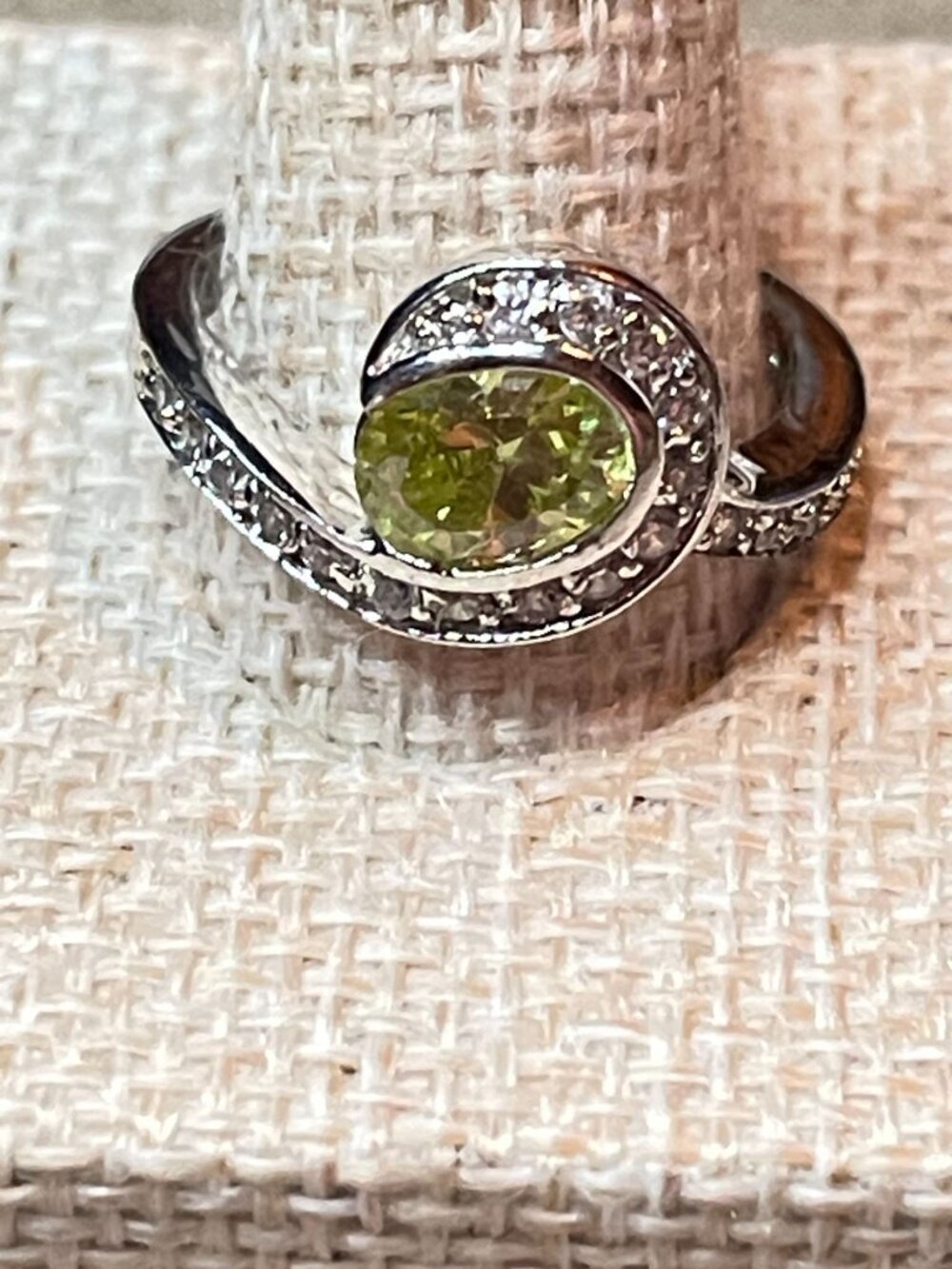 Vintage Y2K EDCO Silver Tone Simulated Peridot & White Crystal Swirl ByPass Ring